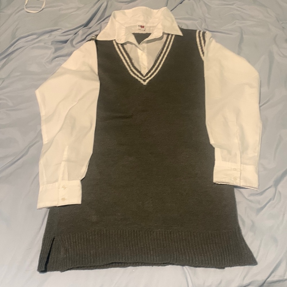 XL sweater with button up sewn in.